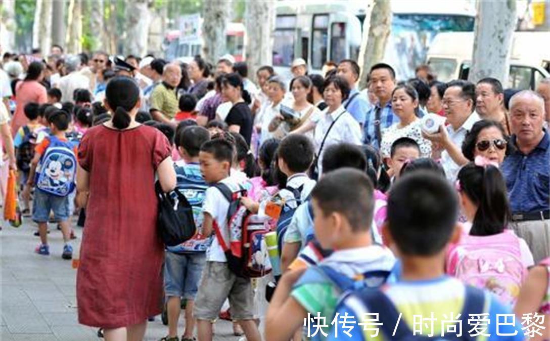 孩子|专家,家长接送的行为会毁了孩子,家长,孩子丢了谁负责