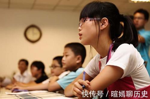 举动|孩子数学课上若有“这3个举动”,没准是个学霸,父母要好好培养