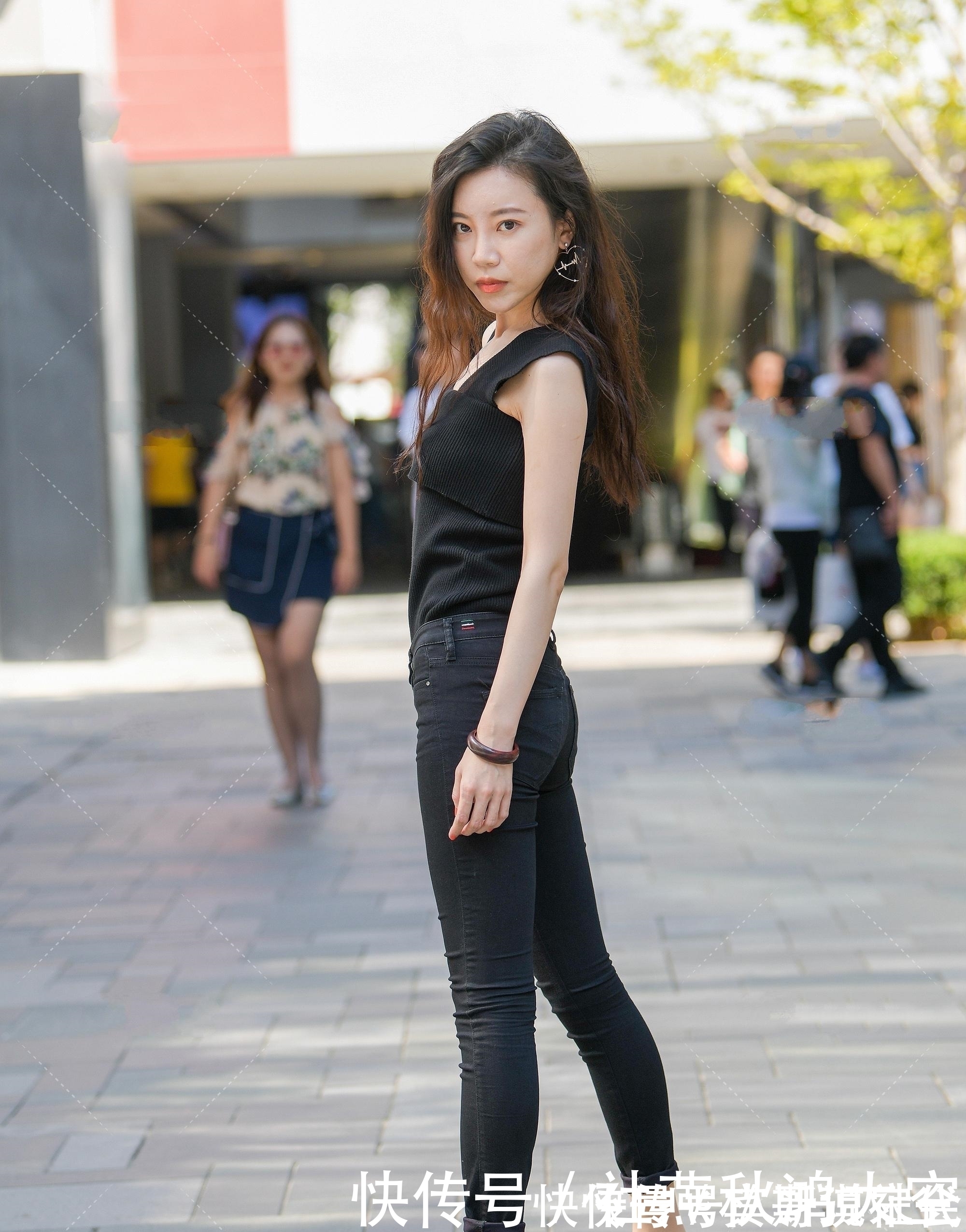 肩带|绝美甜酷风黑色穿搭，又帅又美可盐可甜，一种凌厉而大气的美