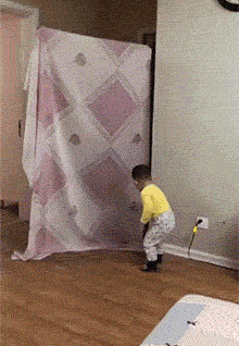 |搞笑GIF趣图:美女 人家是来打饭,你是来搞笑的吗?