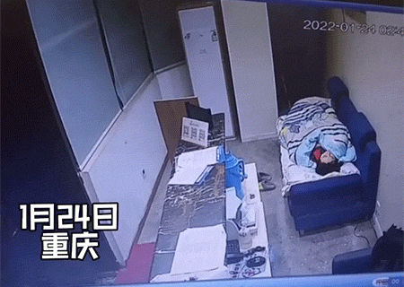 |搞笑GIF图:天下没有一口奶是免费的