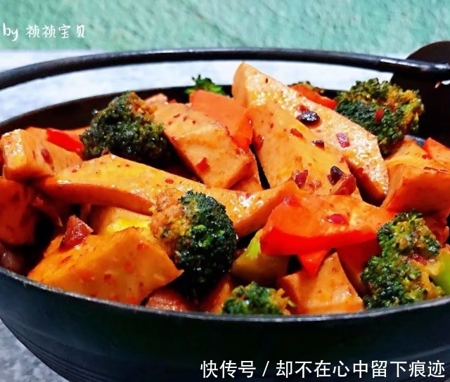 干锅千叶豆腐，香辣可口，堪称米饭杀手