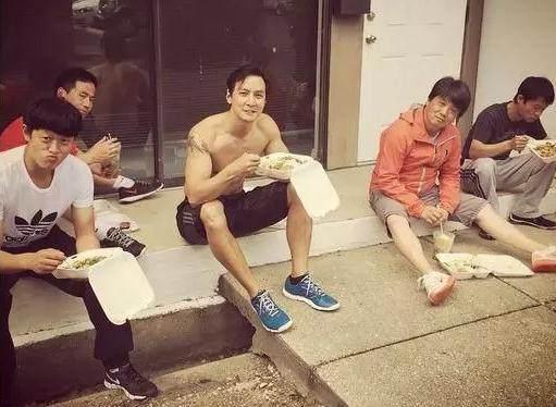 李雪健|明星在片场都没架子, 很接地气, 不摆谱, 大口吃盒饭