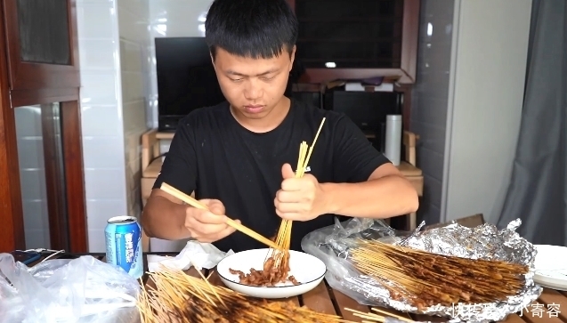  竹签|吃货买来五百根烧烤，剥下肉后，才知买的是竹签