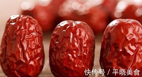 大枣茶|红枣泡水时加一宝，每天一杯，色斑皱纹淡了，子宫也越来越健康