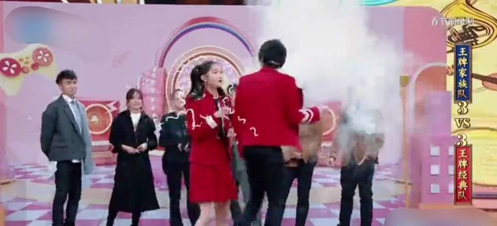 关系|关晓彤华晨宇关系有多好华晨宇游戏中出错,关晓彤及时救场