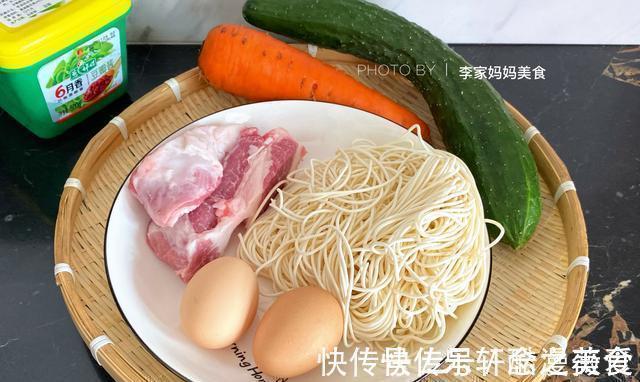 粗茶淡饭|夏天就馋这碗面，简单营养，同事吃这么少，难怪体重不过百