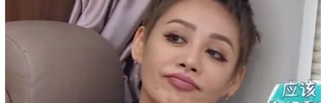 寧靜大膽發(fā)言,當(dāng)眾內(nèi)涵“中餐廳”有一季不好看,首先排除了黃曉明