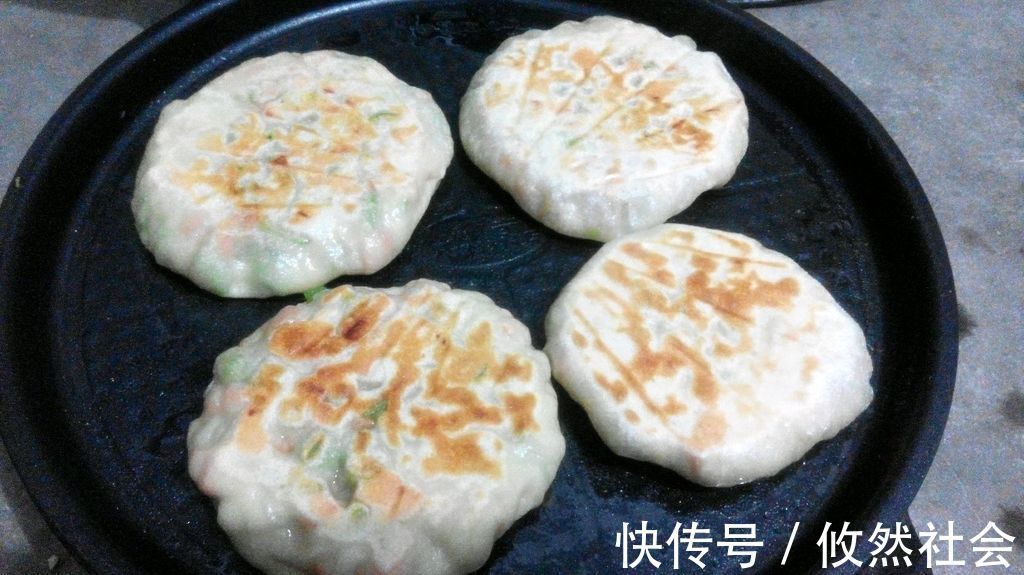 电饼铛|在家制作青椒火腿馅饼,味道鲜美,营养健康
