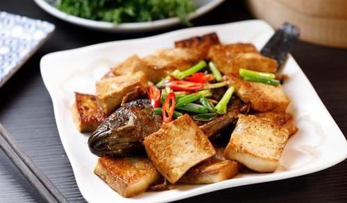 我家下饭菜，就爱这三菜一汤，简单炒炒就上桌，回回都光盘