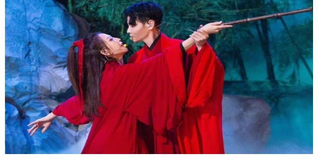 《披荊斬棘的哥哥》收官，“嫂子團(tuán)”發(fā)力，夫妻檔表演場面香艷