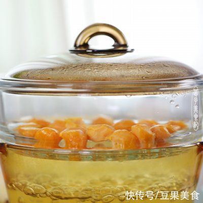咸蛋黄碎|#我的养生日常-远离秋燥# ?南瓜椰蓉咸蛋黄月饼?