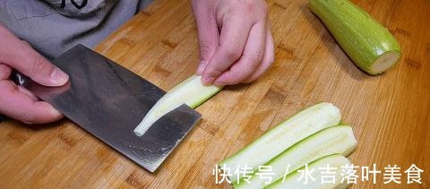 西葫芦炒鸡蛋,地道家常菜,教你百吃不厌的做法,鲜香又美味!