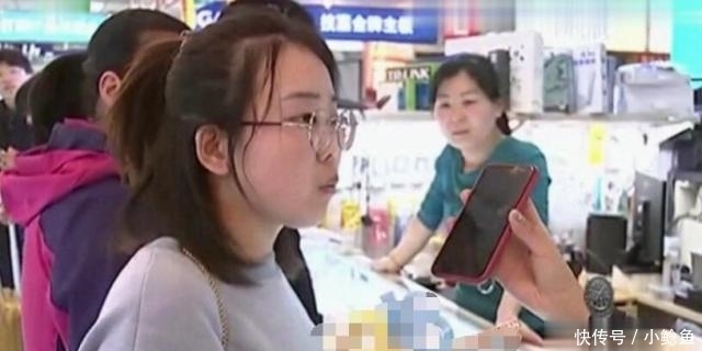 出门|女子新买iphone手机，刚出门就坏了，商家：她很懂手机，试了1个小时