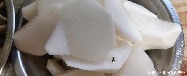 烧鸭|我家的晚餐-萝卜烧鸭.平菇豆腐,萝卜咸中带甜,比鸭肉好吃