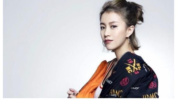 人生赢家|她因参加《中国好声音》走红，嫁给爱奇艺副总裁，如今成人生赢家？