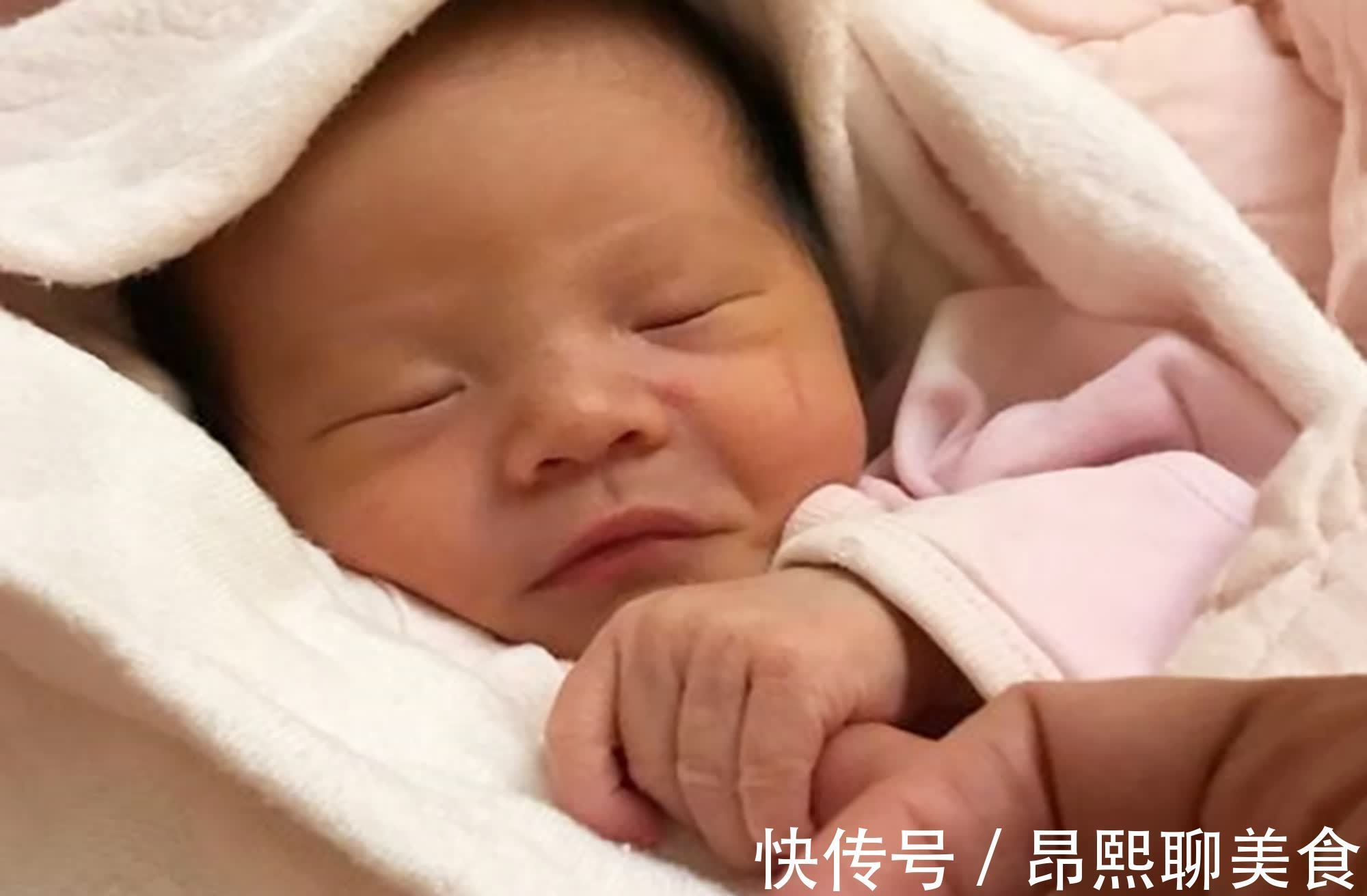 小雯|抱着睡、放下醒的“睡渣”宝宝,你家有同款吗?这几招或许有效