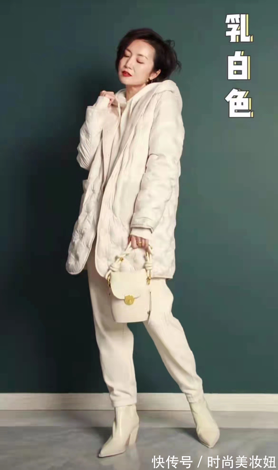 高级感|真正会打扮的女人,羽绒服很少穿黑色,50岁的她教你穿出高级感