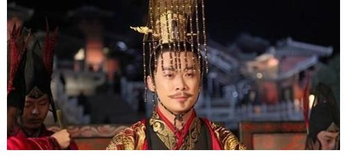 孔雀翎|清朝官帽上的“红顶珠”价值多少钱？一颗珠子，能抵秦奋一身行头