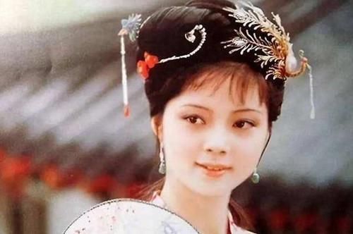 薛宝钗是群芳之冠,但迎春评价黛玉的3字,却说明她这点输给黛玉