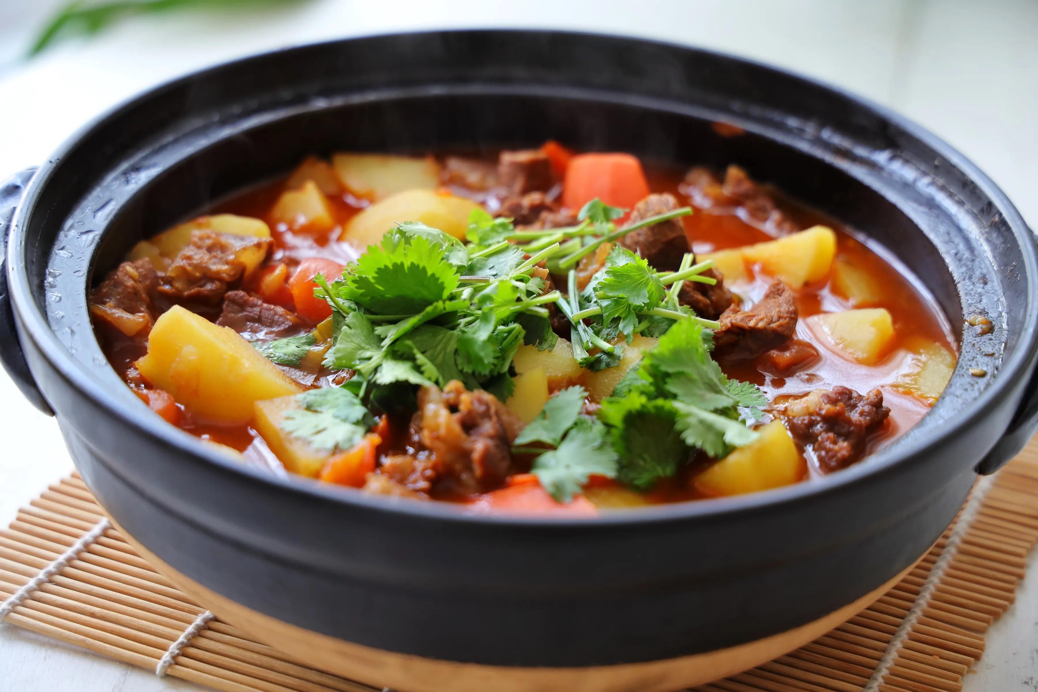 小雪将至，这道菜要多吃，汤汁多特别下饭，暖乎乎的，太舒服了