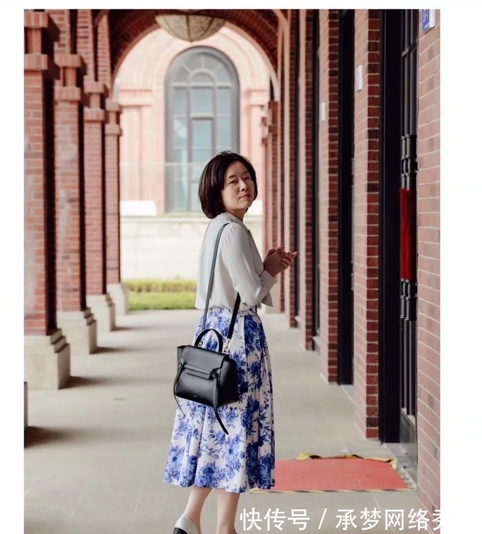 卡其色 五十多岁的女人,要学会这三种搭配技巧,即使没有高颜值也很出彩