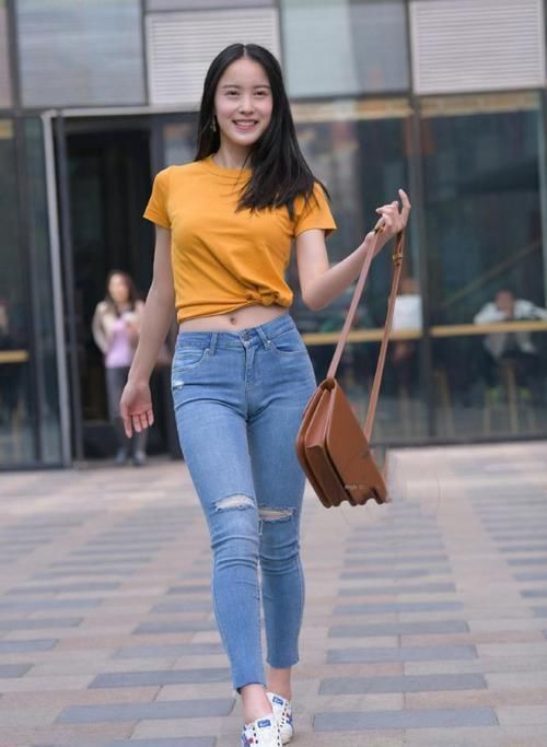 小姐姐|偏爱个性的牛仔裤穿搭，让你摆脱路人感，展现靓丽风采