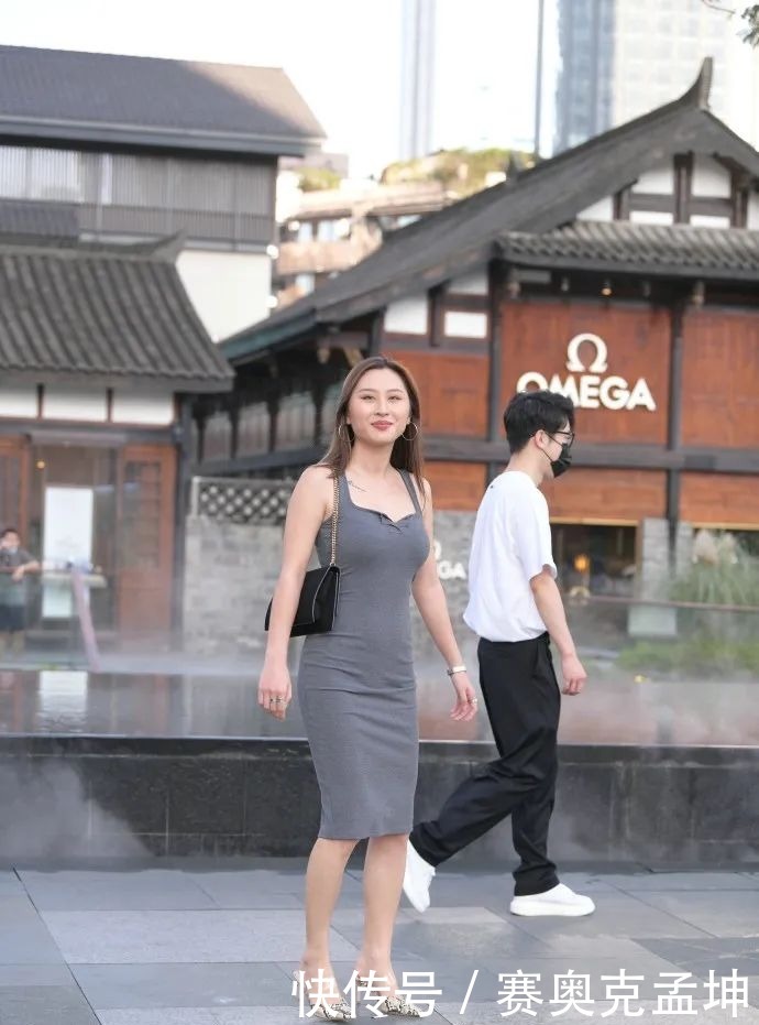  美女|街拍：长发靓丽美女