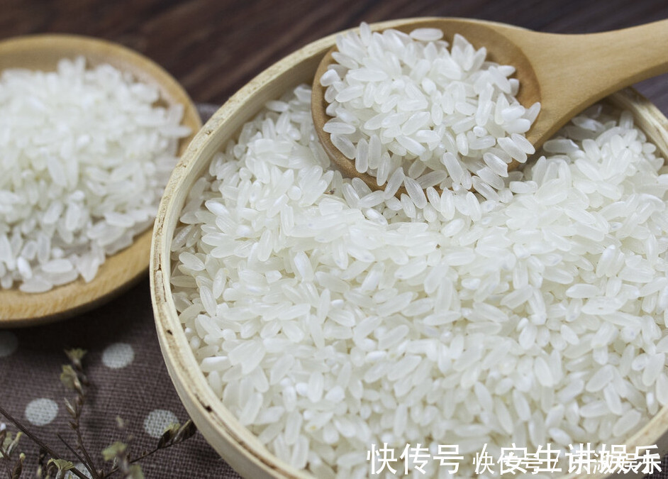 外行|蒸米饭，只加清水是外行，牢记3个窍门，米饭香软好吃，粒粒分明