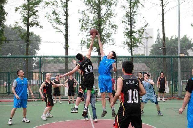 高度近视|高度近视的人,这3种行为要尽量避免,不要“糟蹋”眼睛