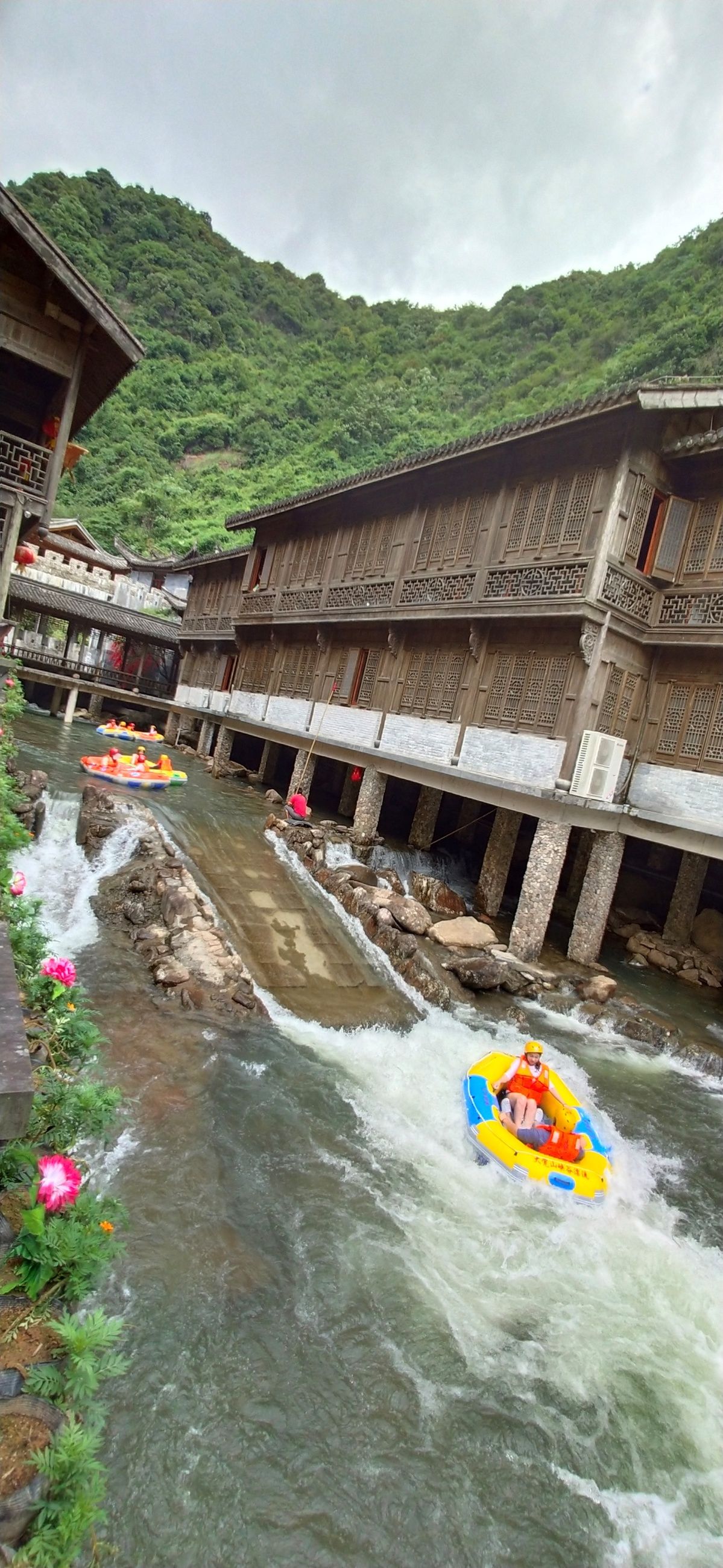 游客们|夏日狂欢 万人齐聚大觉山--第三届大觉山森林漂流节盛大开启