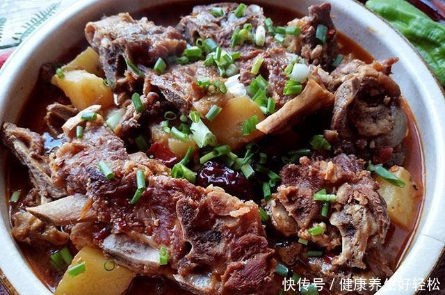 冬天吃肉,我常买它,比排骨便宜,比牛肉鲜香,炖一炖滋补又馋人