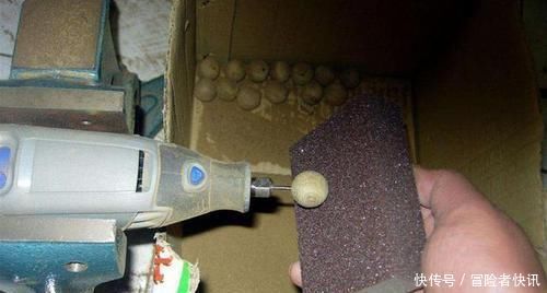 木板|垃圾堆里随手捡了个破木板,自己做成手串被告知是金丝楠