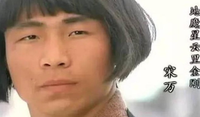 战场|此人是梁山开山元老,却啥本事都没有,上过一次战场,第一个战死