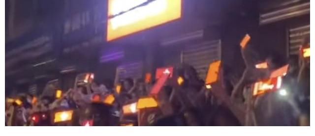 肖战|肖战粉丝被路人称赞，环保“红海”万众瞩目，假粉却出来搞事情