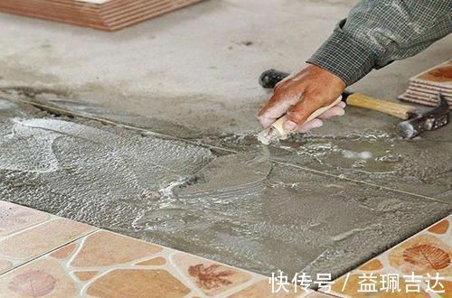 装修|越来越多人不用水泥贴瓷砖,至少省一半人工费,后悔我家用错材料