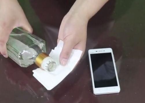 白酒|白酒滴在手机上,效果太厉害了,滴一滴,一年能省下不少冤枉钱