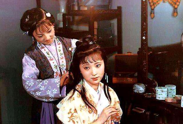 宝钗$难怪黛玉和宝钗竞争失败,放风筝时,就已经说出了她的归宿