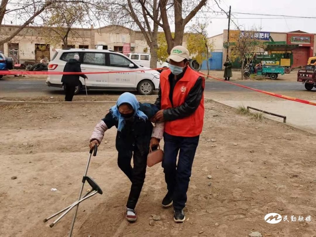 疫情|【疫情防控 来自一线的报道】民勤县昌宁镇：真情关爱“一老一小一困” 守好疫情防控“后方”