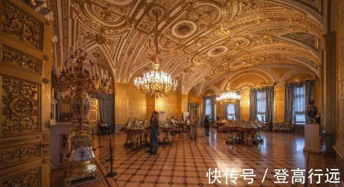 墓室!打开墓室门后,考古学家马上拨通政府电话:快派人来保护我们