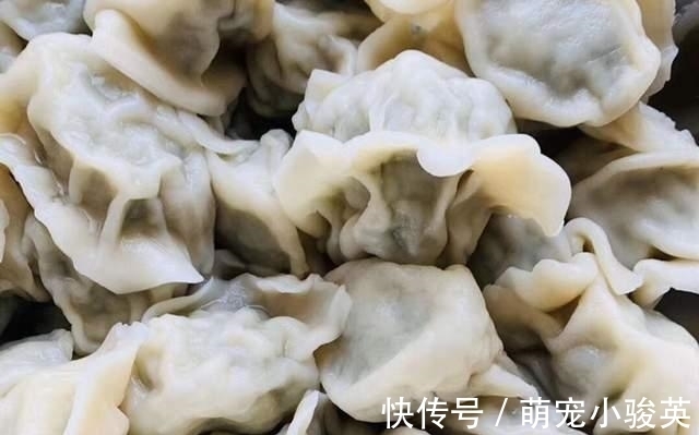 冬天,用它包饺子,比白菜韭菜鲜,再贵也要吃,我家一周吃4次,太香了