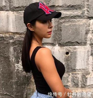 拉力器|42岁阿姨坚持健身，和女儿合照像“姐妹”，看完你想运动了吗