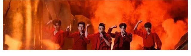 《披荆斩棘》五公淘汰赛:张智霖哭了,李响采访镜头一剪没?