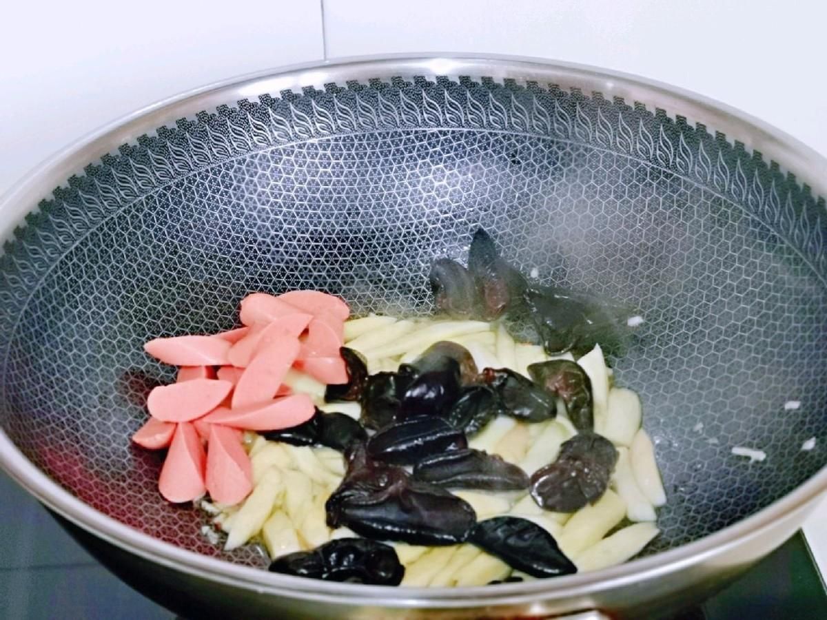 黑木耳|木耳和腐竹搭配一起炒，营养又鲜美，清新爽口又解腻，太好吃了