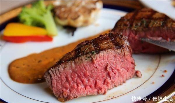 同样一块牛排，西方厨师尝一口试味道，为何看不出有吃过的痕迹