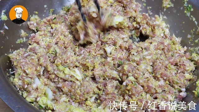 调饺子馅时，牢记“3放2不放”，不管调什么馅的饺子，都特好吃