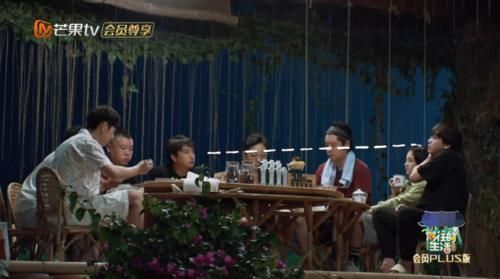 向往4 黄磊不懂掩饰情绪,因一盘菜对彭昱畅板脸,张绍刚事后好意提醒