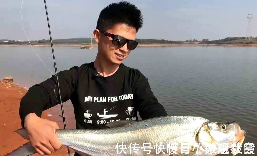 老坛玉米钓青鱼草鱼,这样的挂钩方式,不挡口容易中鱼还能钓翘嘴