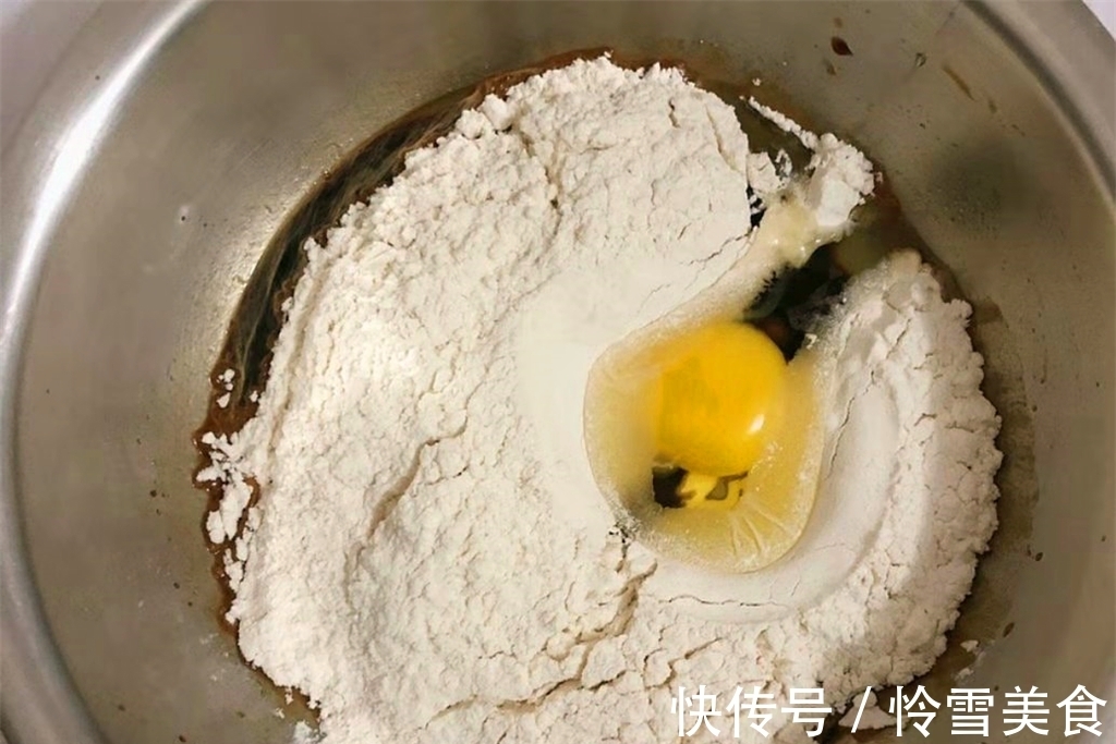 红枣|红糖发糕最好吃的做法，手不沾面，搅一搅，香甜蓬松