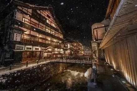 冬天来日本看雪 日本的山形县 好像我们重庆的洪崖洞 快资讯